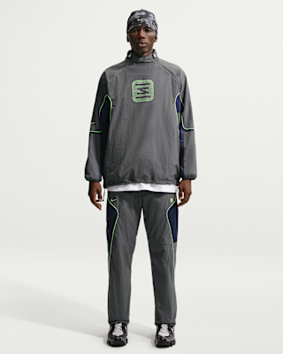 Nike Sportswear Men's Woven Trousers. Nike RO